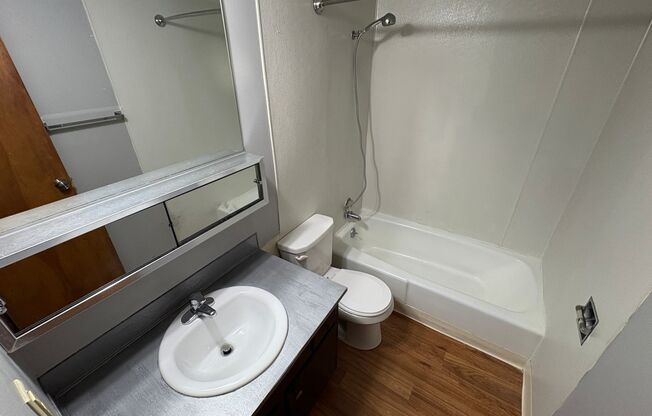 2 beds, 1 bath, 1,080 sqft, $875, Unit #9