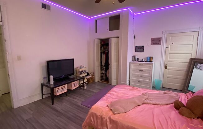 W. Cary St. 1263