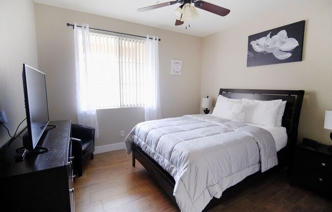 Fully Furnished 1 bedroom in Solana!