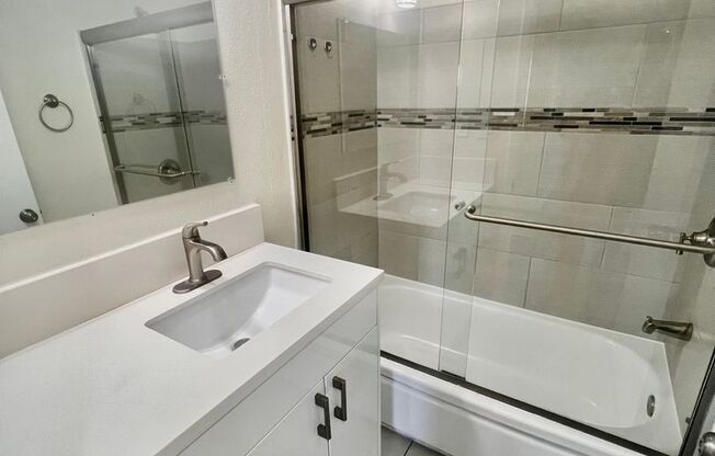 3 beds, 2 baths, $3,328, Unit 303