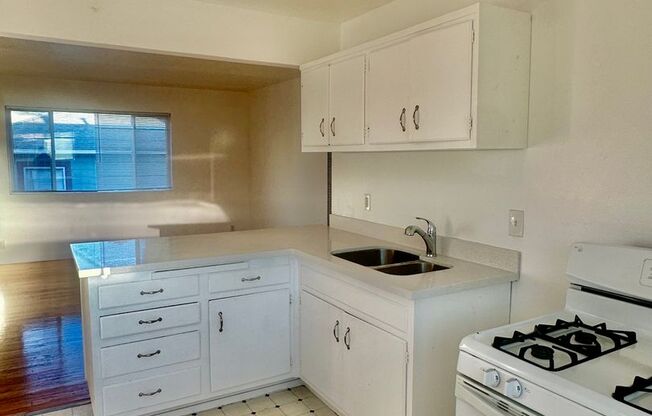 2 beds, 1 bath, $1,780