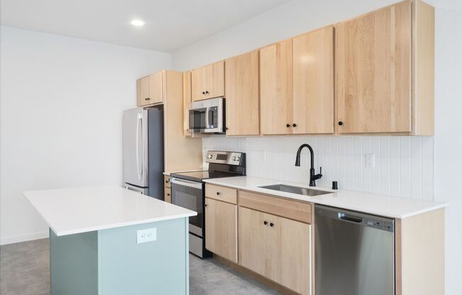 1 bed, 1 bath, 555 sqft, $1,450, Unit 405