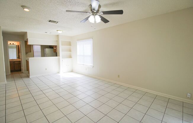 949 Schertz Parkway- Unit 5