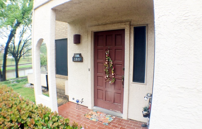 Beautiful 3 Bedroom Condo Overlooking The Canal!