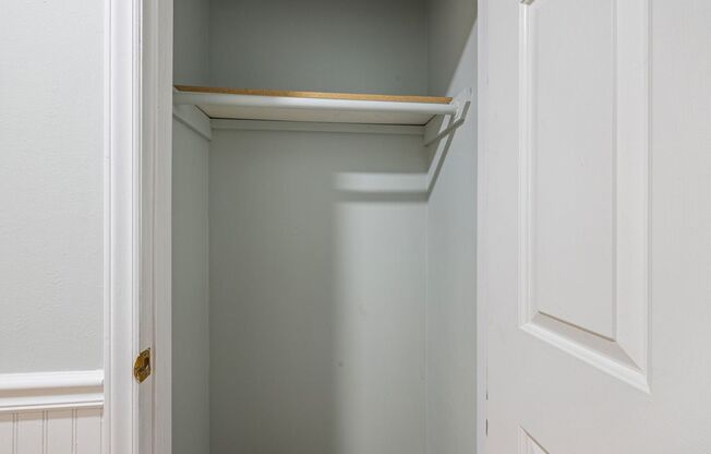 1 bedroom, 1 bath unit Available NOW