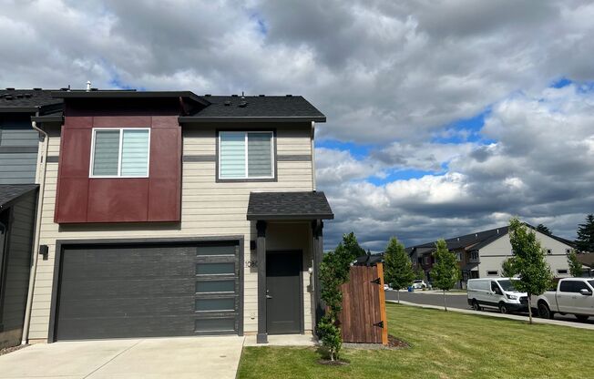 LIKE NEW End Unit Prairie Commons Luxury Townhome for Lease - 10801 NE 119th Pl