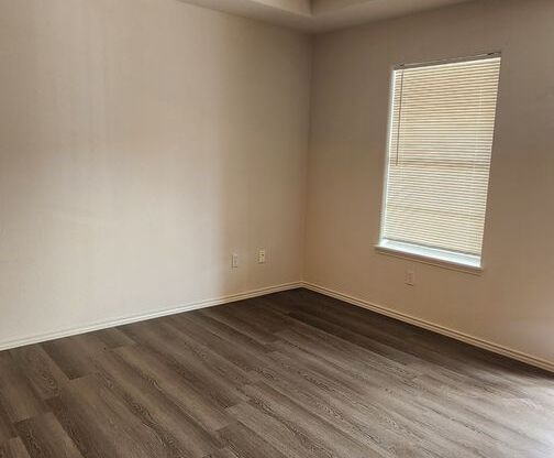 2 beds, 1 bath, $825, Unit Apt. 25