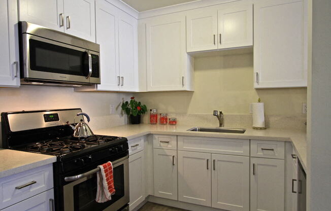 Newport Seacrest Apartments Furnished Apartment Kitchen