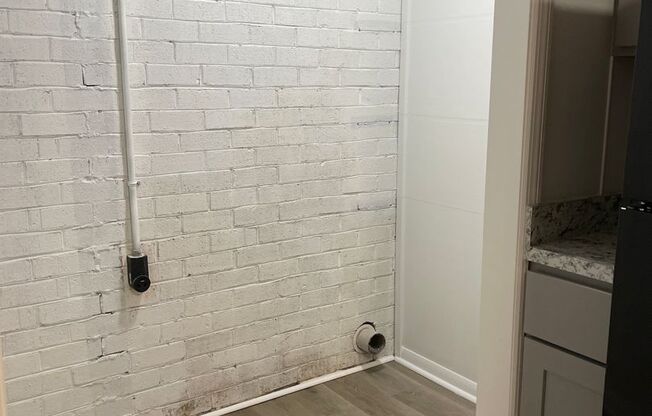 2 beds, 1 bath, 925 sqft, $1,195, Unit 28