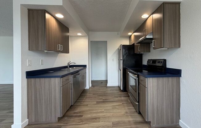 3 beds, 2 baths, 985 sqft, $2,375, Unit 401