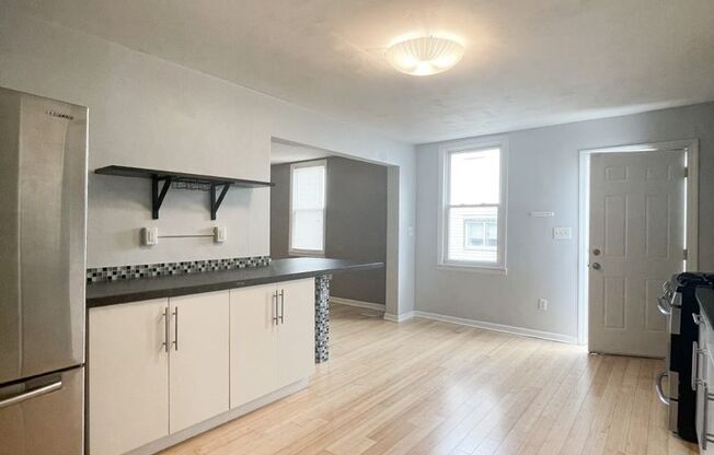 2 beds, 2 baths, $1,650, Unit Bottom