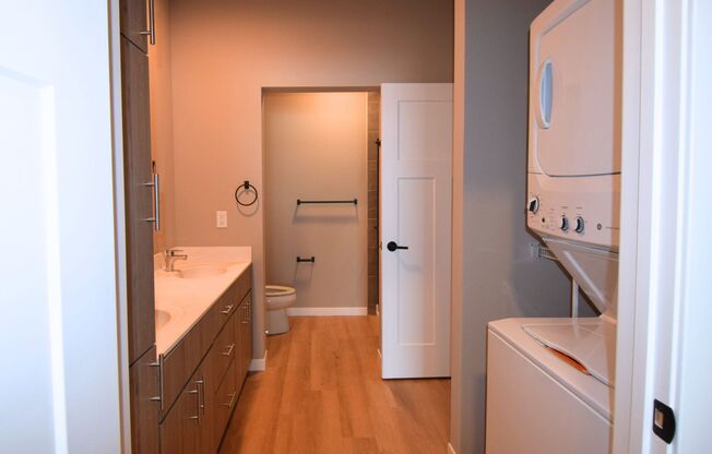 1 bed, 1 bath, 816 sqft, $1,725, Unit 5604-317