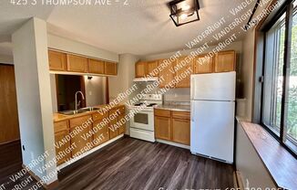 425 S THOMPSON AVE