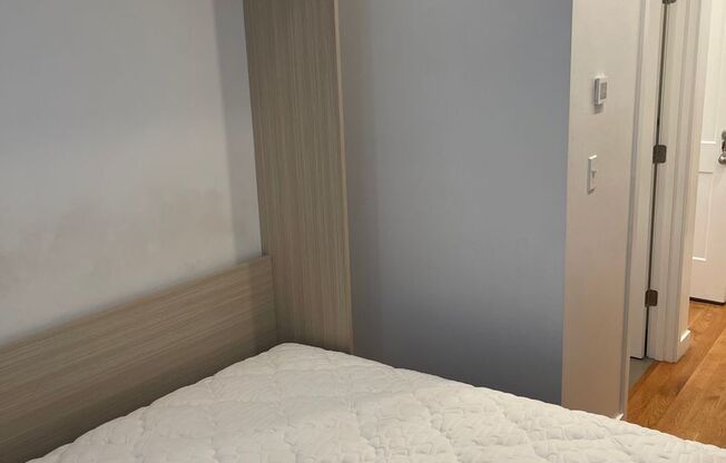 Studio, 1 bath, 9,999 sqft, $1,550, Unit 21-1