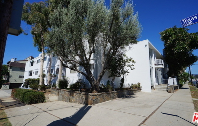 1295 FEDERAL AVE