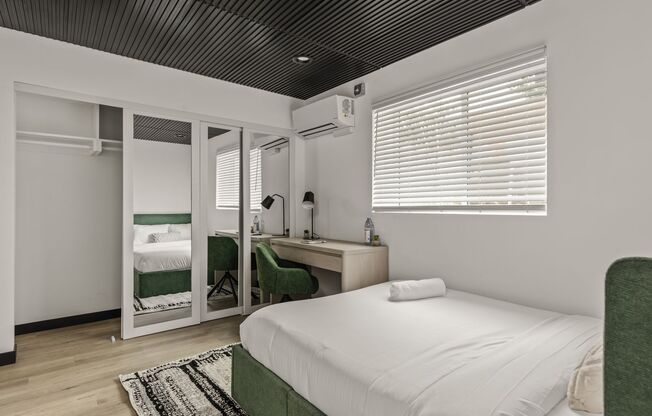 A 5 bedroom, 4 bathroom Fully Furnished Apartment at 1517 1/2 Selby Ave.