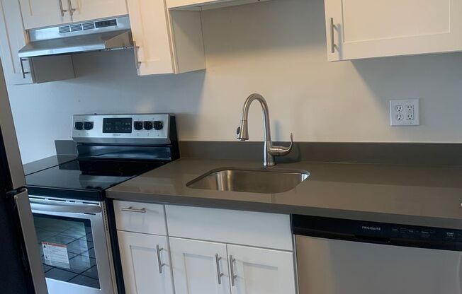 1 bed, 1 bath, 700 sqft, $1,395, Unit 124