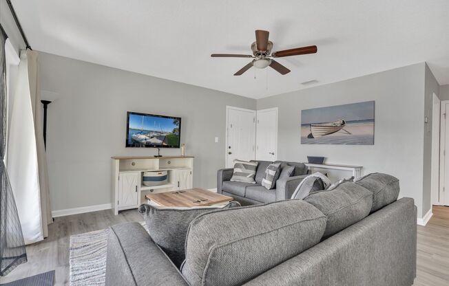 2 beds, 1 bath, $2,100