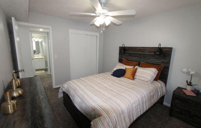 1 bed, 1 bath, $915, Unit 6320-304