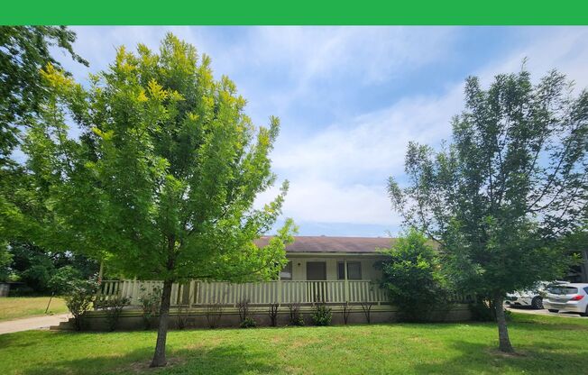 1/1 Triplex with easy access to IH 35 for Commuters!  Fridge Included / NO Carpet!
