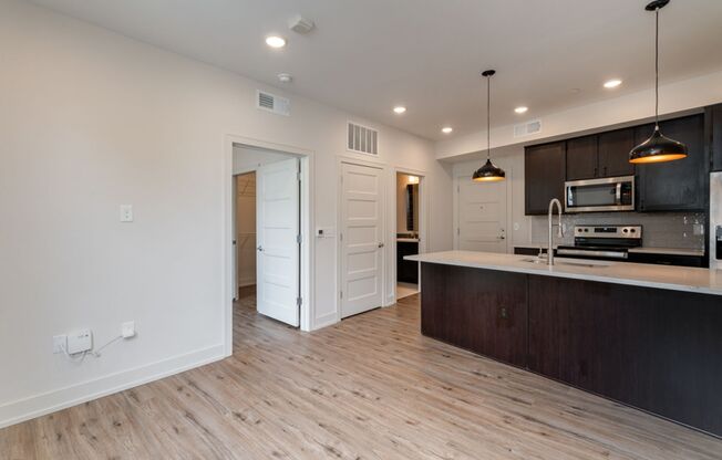 2 beds, 1 bath, $1,600, Unit 1050 N 4th St. Apt. 221