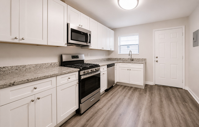 2 beds, 1 bath, 850 sqft, $1,100, Unit 00-F3