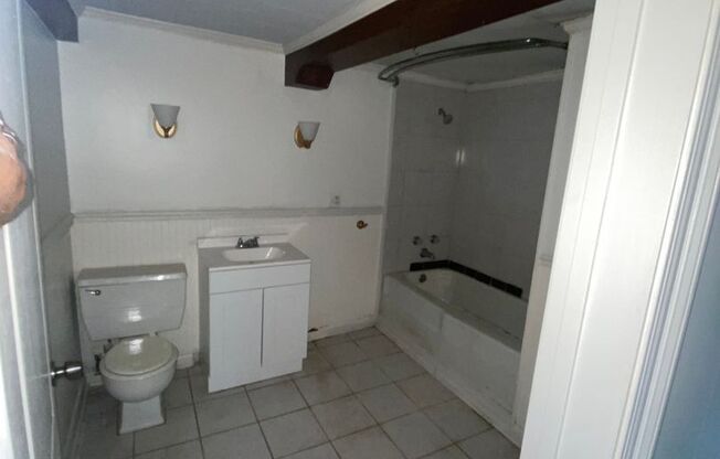 1 bed, 1 bath, $575, Unit Unit A