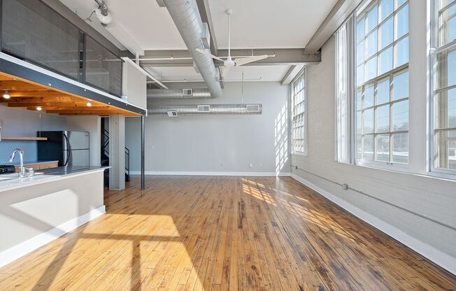 1 bed, 1 bath, 1,439 sqft, $1,653, Unit 3301-211