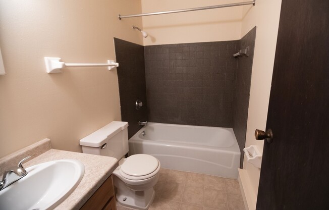 Studio, 1 bath, 300 sqft, $1,070, Unit 102-213