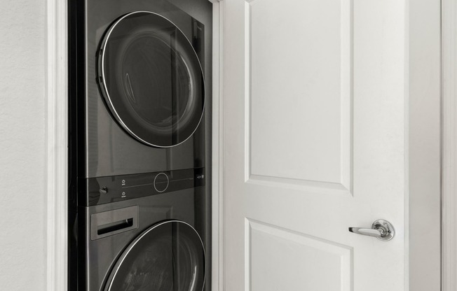 The Blake - Upgraded Washer/Dryer Available