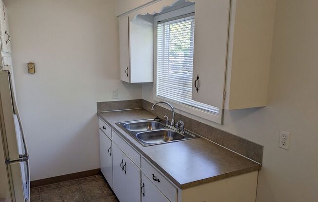 1 bed, 1 bath, $1,025, Unit 01