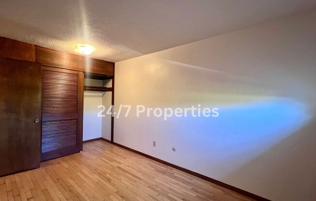 2 beds, 1 bath, $1,370, Unit 04