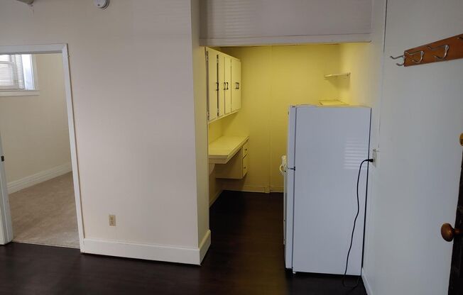 1 bed, 1 bath, 575 sqft, $985, Unit 1804-2A