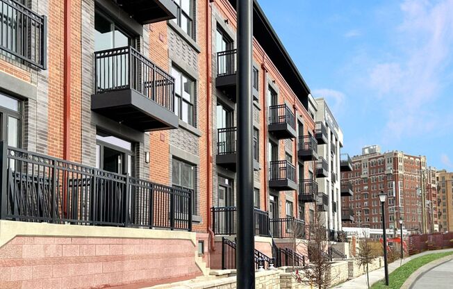 1 bed, 1 bath, $2,395, Unit 211