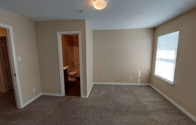 3 beds, 2.5 baths, $1,250, Unit 3