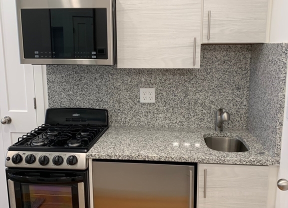 Studio, 1 bath, $1,550, Unit 17