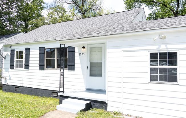Welcome to your new home at 1905 E 14th Street, Chattanooga, TN! 3 bedroom, 1 bathroom rental with large backyard!