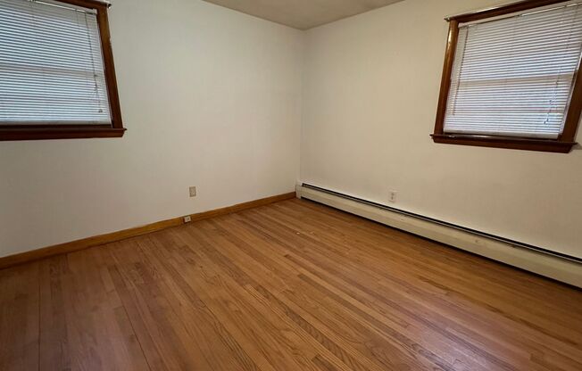 3 beds, 1 bath, $1,900
