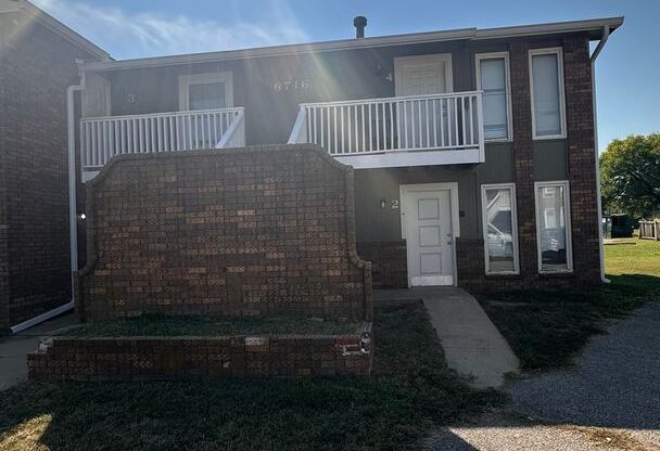 $775 - 2 bed 1 bath - Second floor Apartment in the Northwest Big River Neighborhood