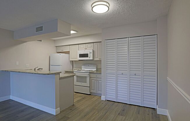 2 beds, 2 baths, 1,018 sqft, $1,425, Unit Mystic Gardens 5321 Summerlin Rd 2116