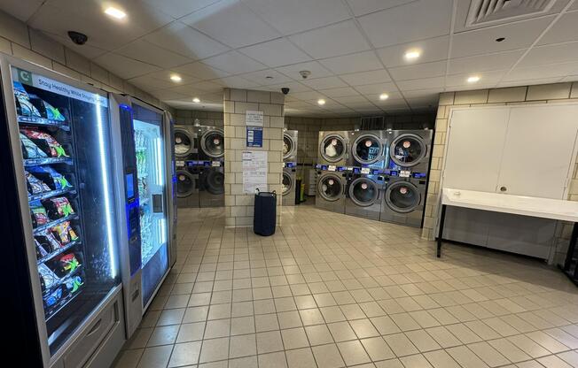 1 bed, 1 bath, 700 sqft, $4,400, Unit 25B