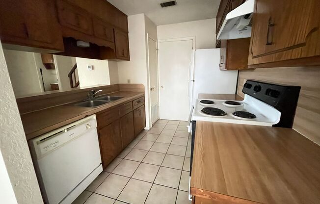 2 beds, 1.5 baths, 956 sqft, $695, Unit # A