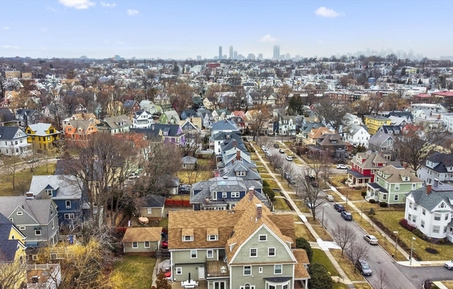 10 UPLAND AVE