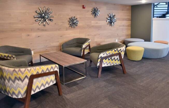 Resident lounge with free wi-fi at Aspenwoods Apartments, Eagan