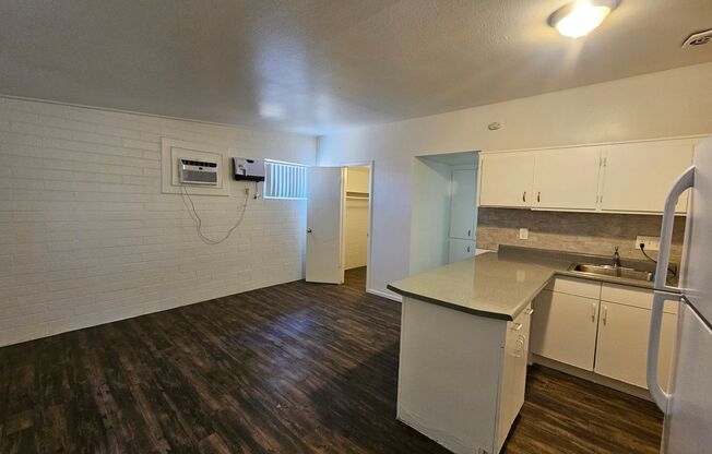 Studio, 1 bath, 320 sqft, $995, Unit 2