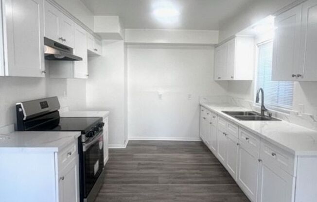 2 beds, 2 baths, $2,850, Unit 01