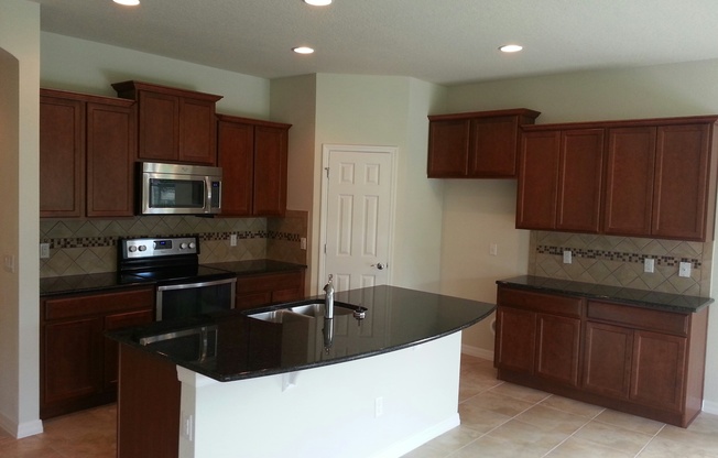 SPACIOUS!! Windermere Terrace! Immaculate 4 Bedroom 2 Bath! Single Family Home!!