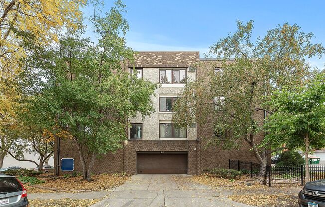 Studio, 1 bath, 450 sqft, $1,075, Unit 325B