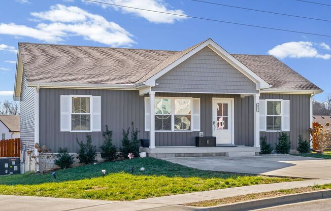 3 Bedroom 2 Full Bath Home For Rent near Post!