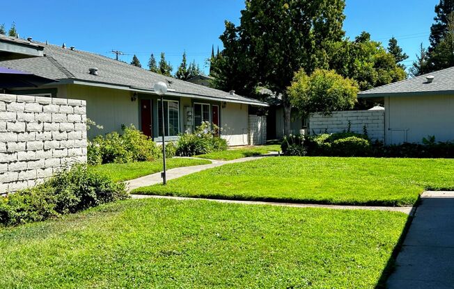 1 bed, 1 bath, 700 sqft, $1,349, Unit 12